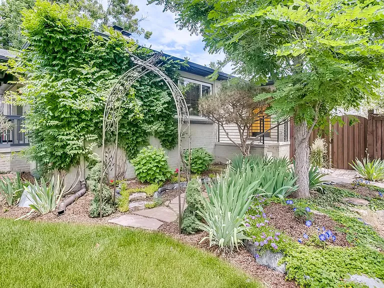 1596 S Lincoln St — Photo 25