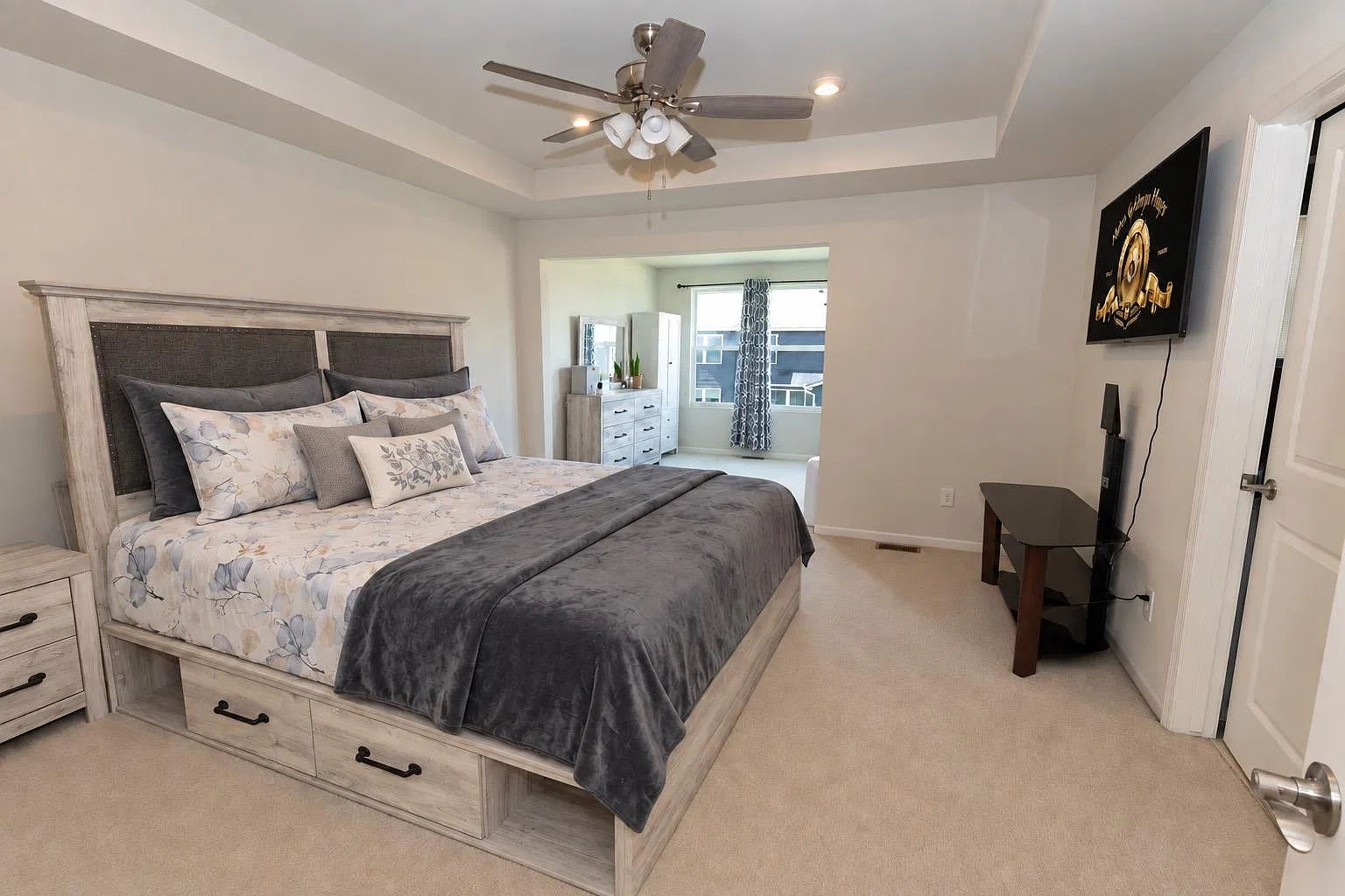 3 bed, 2.5 bath, 2012 sqft, $2,700 — Photo 4