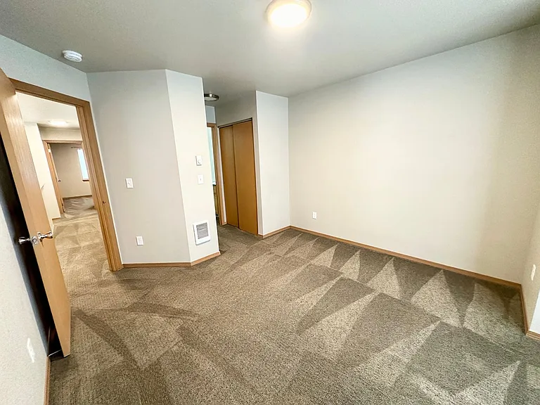 2102 N Yellowstone St — Photo 41