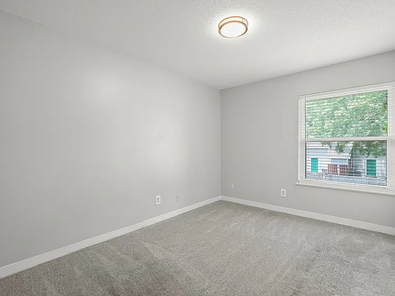 Valley Bend Apartments — Photo 11