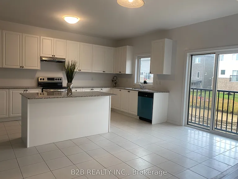 332 Moody St — Photo 2