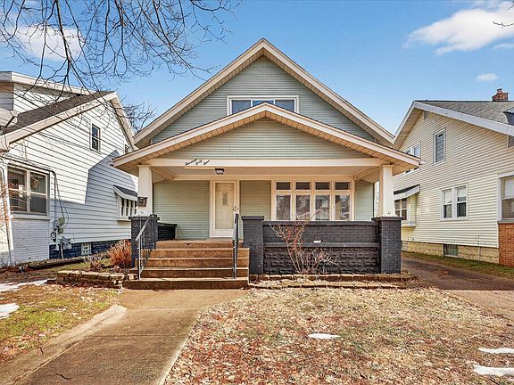 3rd image of 1444 Tamarack Ave NW