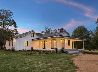 107 Drake Ln, Round Top, TX 78954