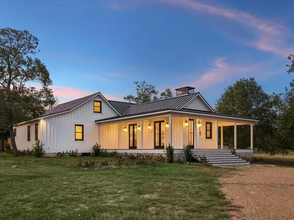 107 Drake Ln, Round Top, TX 78954