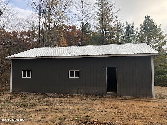 4th image of 16206 Pretty Lake Dr
