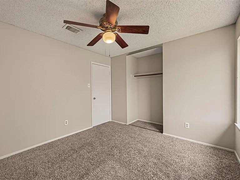 1818 Foxlake Dr — Photo 21