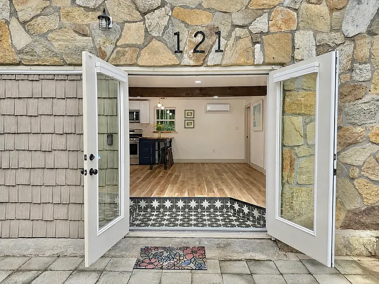 121 Flanders Ave — Photo 9