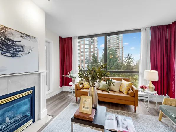 6837 Station Hill Dr #407, Burnaby, BC V3N 5B7