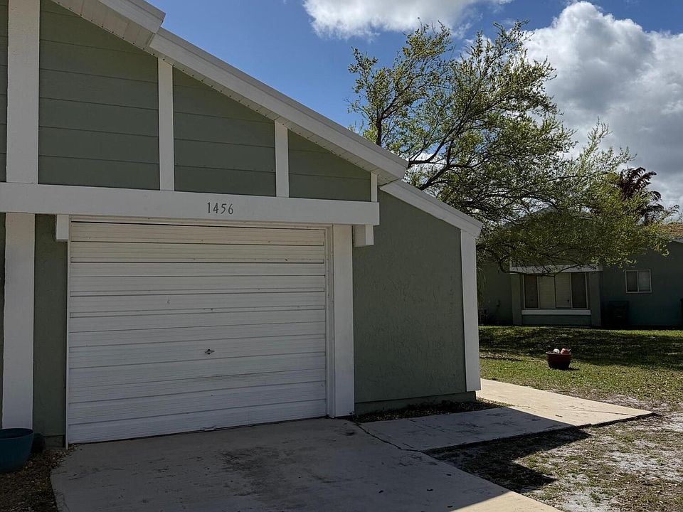 1st image of 1456 SE Rivergreen Cir