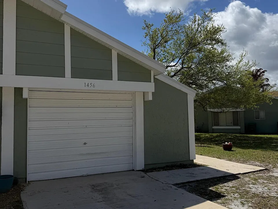 1456 SE Rivergreen Cir
