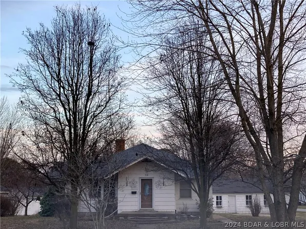 310 S Maple St, Versailles, MO 65084