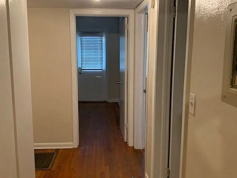 604 Kyle St — Photo 3