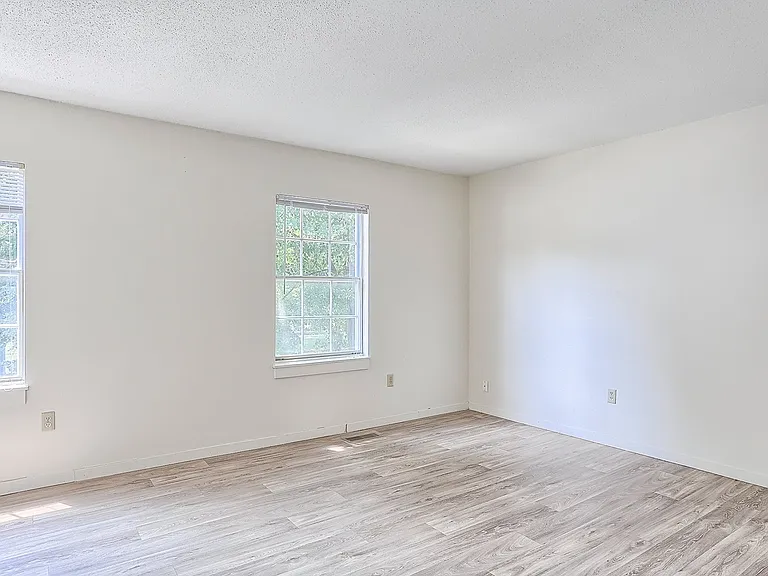 605 English Creek Ct — Photo 11