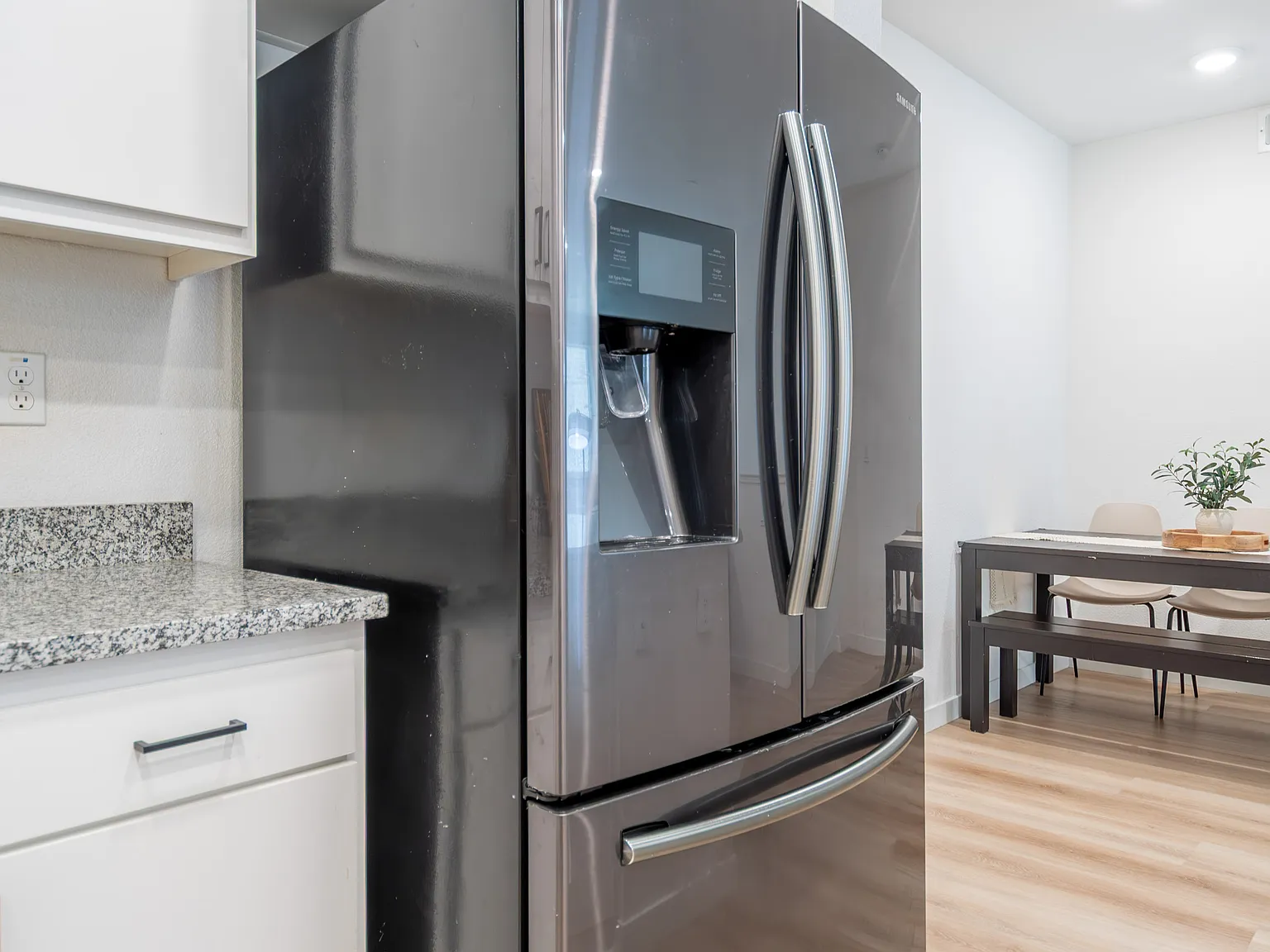 3 bed, 1400 sqft, $4,400 — Photo 4