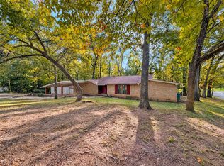 102 Berkley Dr, Palestine, TX 75801