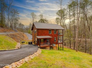 1614 Lake Dr, Gatlinburg, TN 37738
