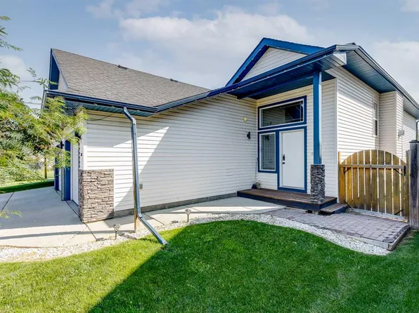 738 W Carriage Lane Dr, Carstairs, AB T0M 0N0