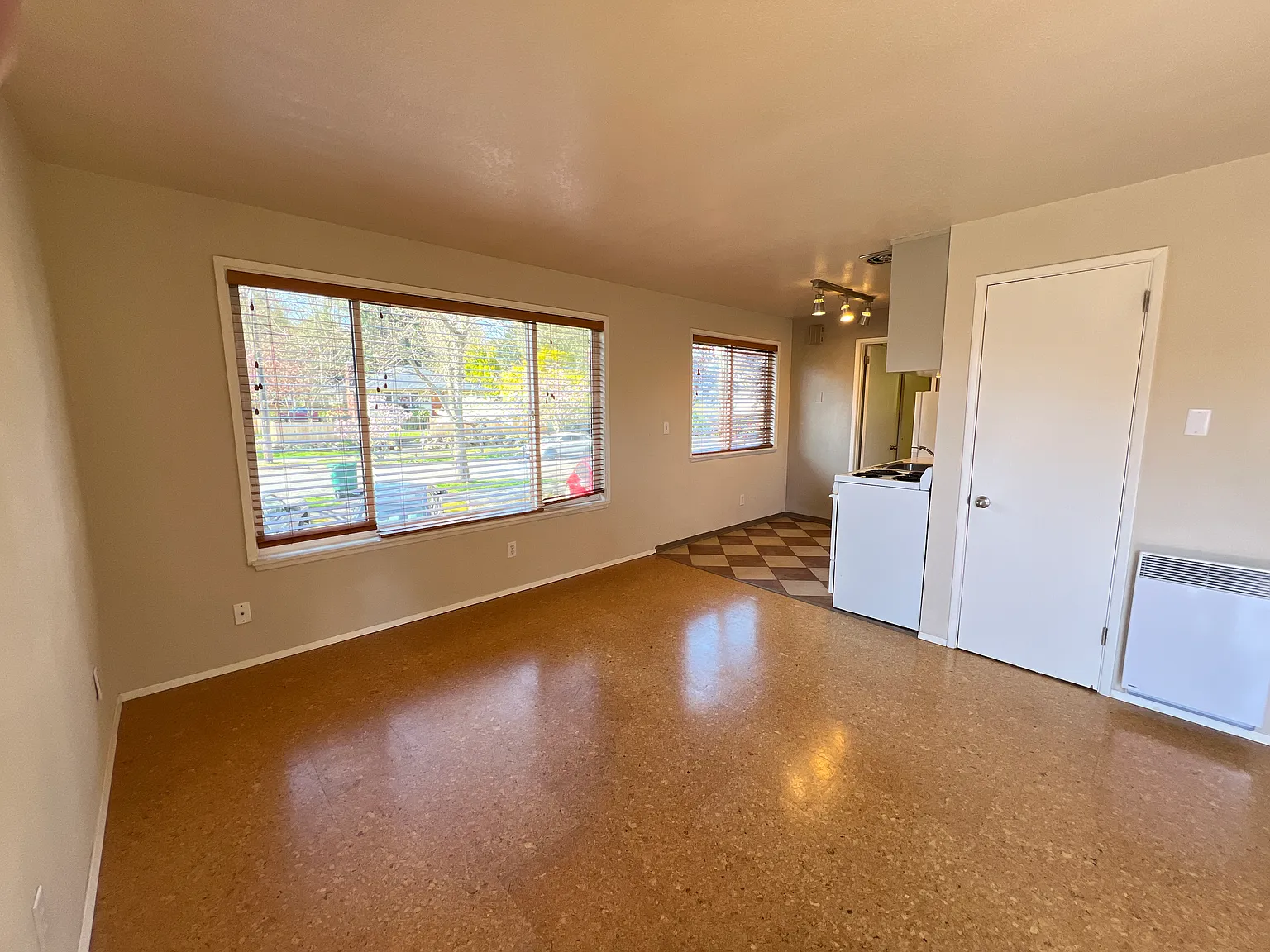 2326 W Thurman St — Photo 4