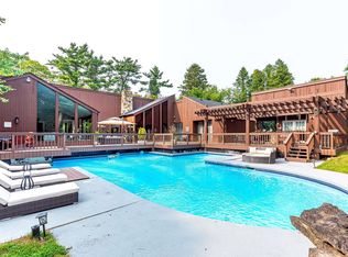 71 Sabine Rd, Oyster Bay Cove, NY 11791