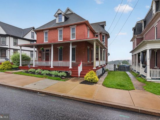 121 N Main St, Red Lion, PA 17356