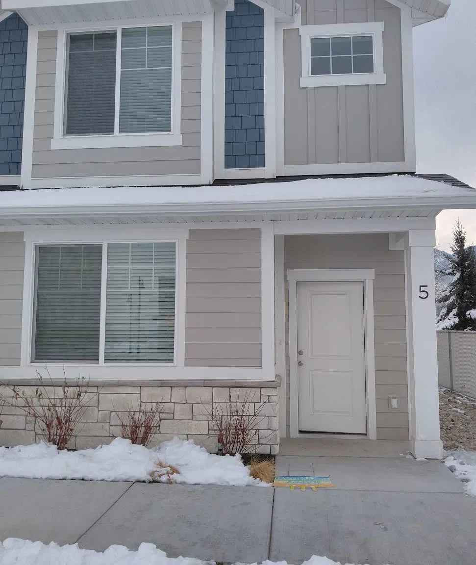 3 bed, 2.5 bath, 1400 sqft, $1,550 — Photo 1