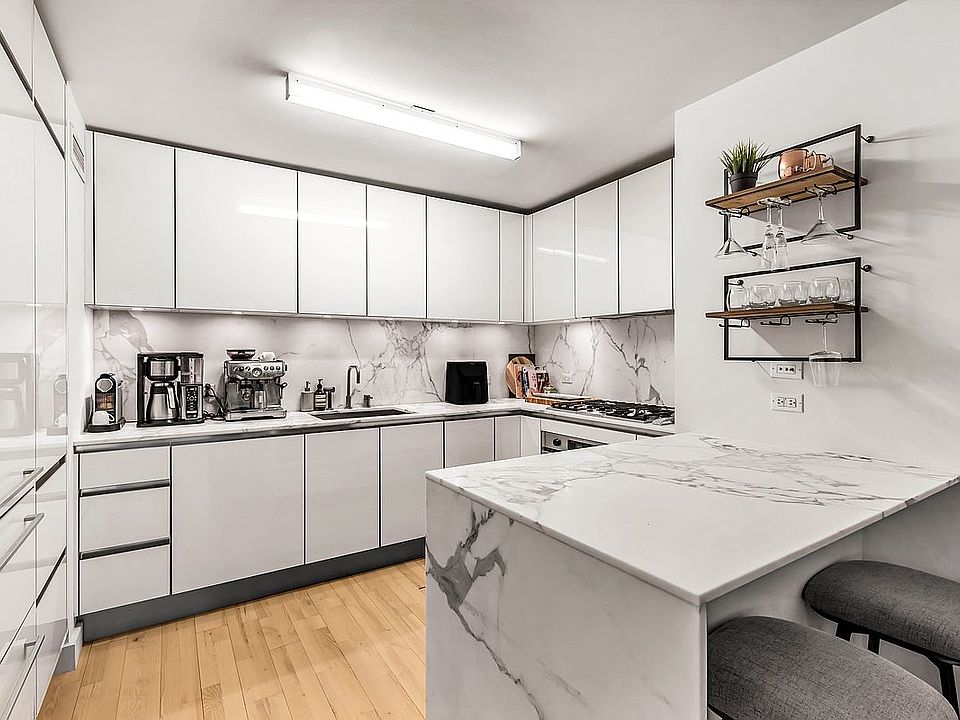 1st image of 322 W 57th St APT 22K