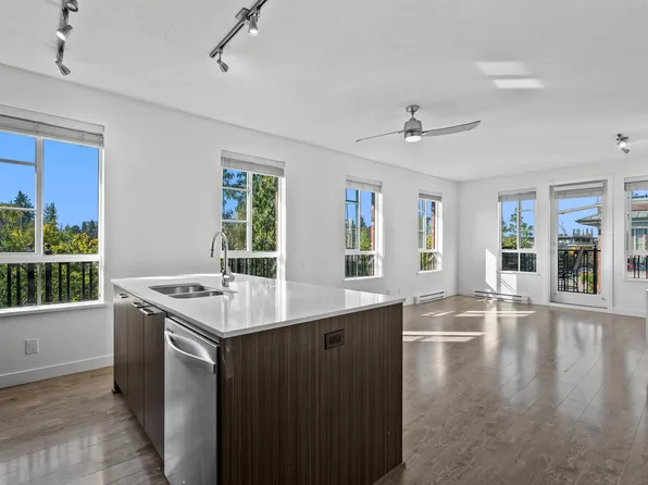 553 Foster Ave #301, Coquitlam, BC V3J 0B5