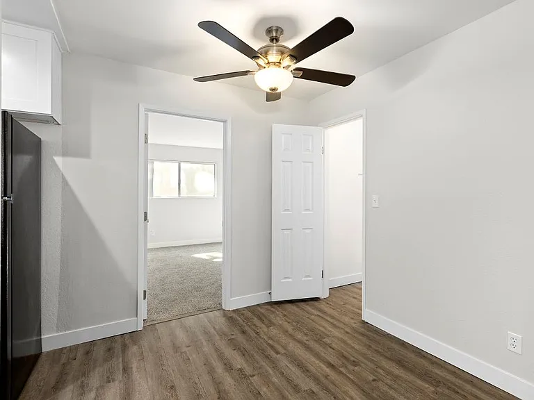 Topanga Canyon Apartments — Photo 18