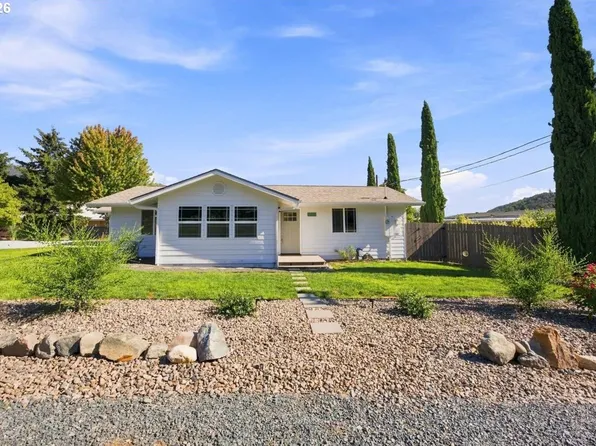 221 Briggs Dr, Myrtle Creek, OR 97457