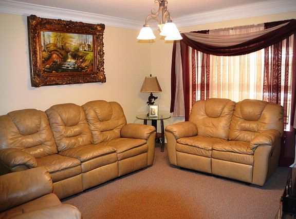 2nd image of 2622 Leslie St #3