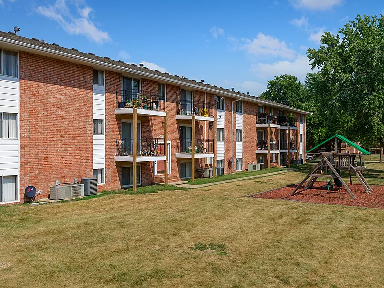 Colonial Village — Photo 9