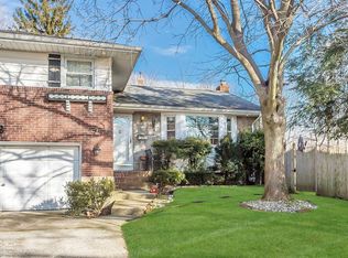 1993 Debra Ct, Merrick, NY 11566