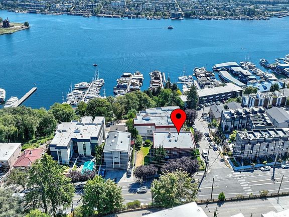 3rd image of 2450 Dexter Avenue N #303