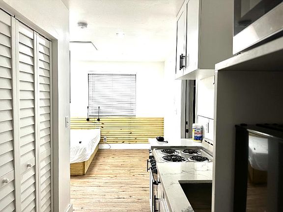 4th image of 808 Middle St #3B