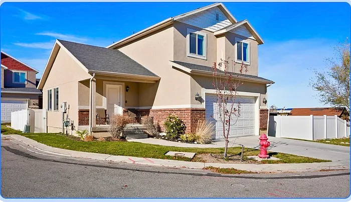 3 bed, 2.5 bath, 2094 sqft, $2,500 — Photo 2