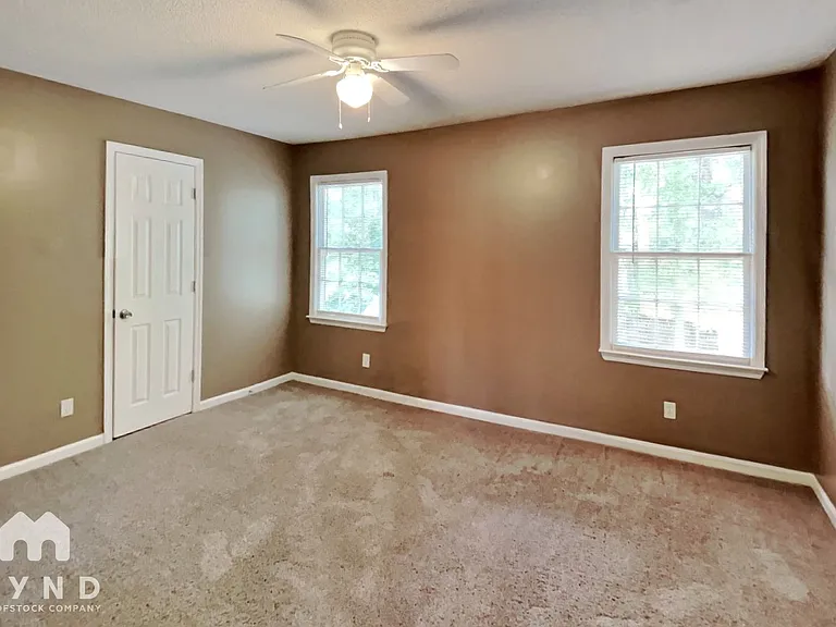 2574 Overlake Dr — Photo 14