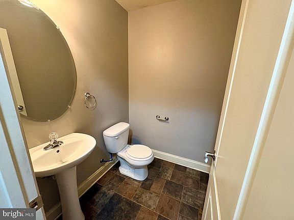 5th image of 204 Whitley Dr