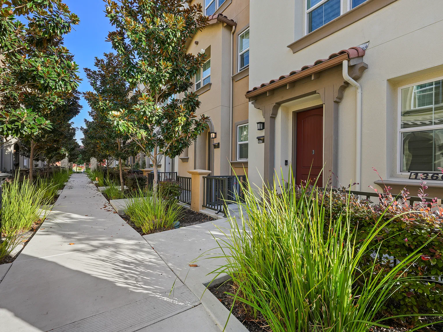 3 bed, 3.5 bath, 1971 sqft, $5,500 — Photo 2