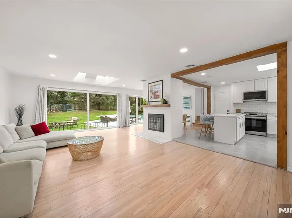 7 Wierimus Ln, Hillsdale, NJ 07642