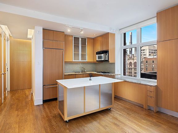 5th image of 188 E 70th St APT 11D
