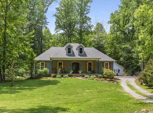 1082 Meeks Cemetery Rd, Burns, TN 37029