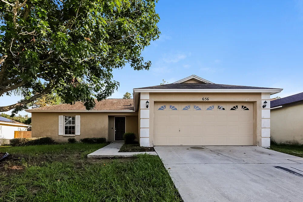 3 bed, 2.0 bath, 1288 sqft, $2,340 — Photo 1
