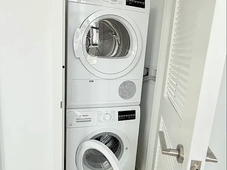 29 Huron St #8AE — Photo 6