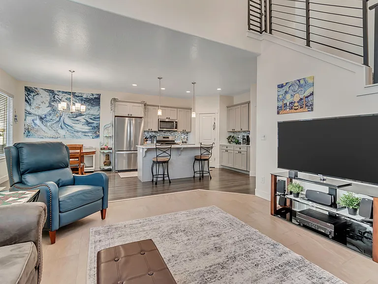 1758 W Newcastle Ln — Photo 14
