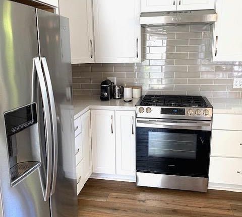 Full fridge, gas stove, dishwasher, microwave and pantry. Dishes, glasses, cookware all included in the fully stocked kitchen. Lots of storage.