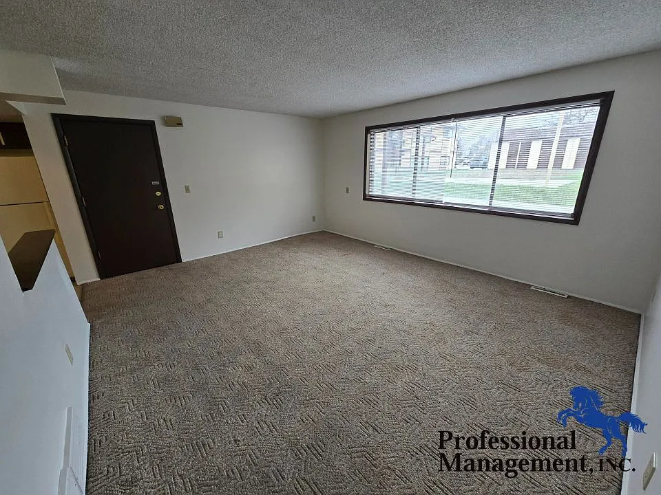 2 bed, 1.5 bath, 900 sqft, $995 — Photo 2