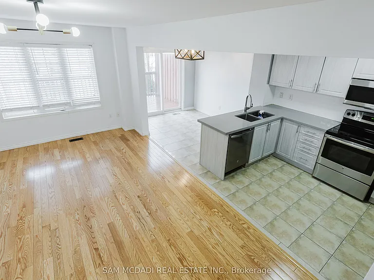 1260 Lamont Cres — Photo 10
