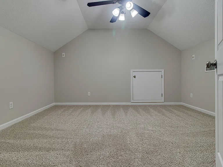 4910 Court Dr — Photo 25