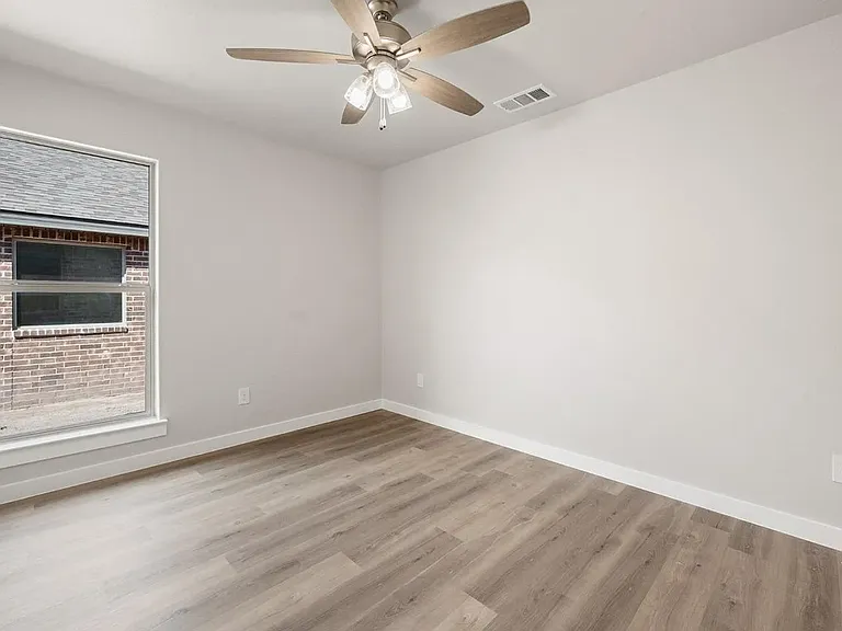 2504 Abbeville Ave — Photo 19