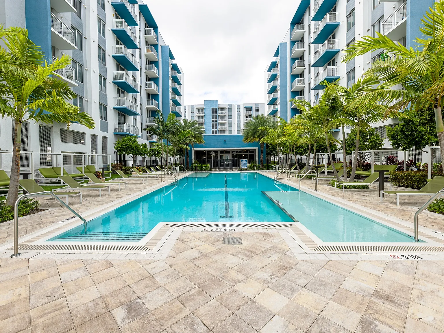 Pura Vida Hialeah Luxury Apartments — Photo 2